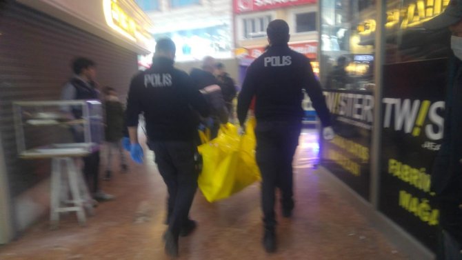 İ̇ş Merkezinde Ölü Bulundu, Vücudunda Darp İzleri Tespit Edildi