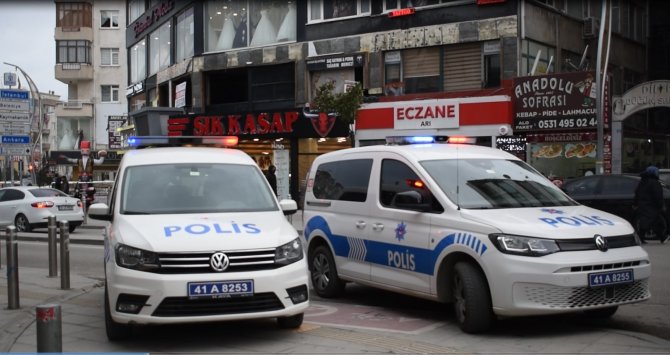 İ̇ş Merkezinde Ölü Bulundu, Vücudunda Darp İzleri Tespit Edildi