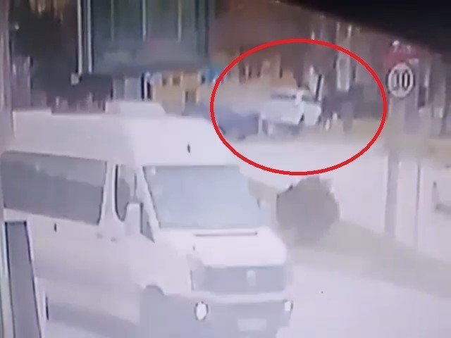 4 Kişinin Yaralandığı Kaza Anı Kamerada