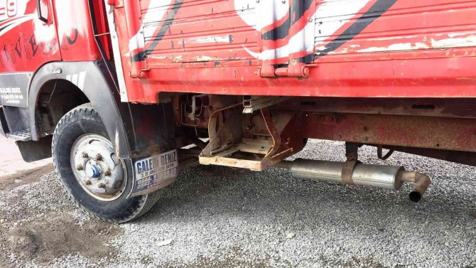 Misafirliğe Gittiği Kamyonetinin Aküsünü Çaldılar