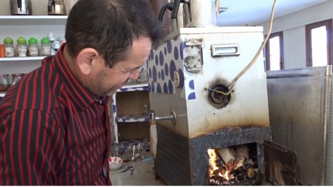 Köy Kahvesinde Odun Ateşinde Çay Keyfi