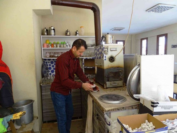 Köy Kahvesinde Odun Ateşinde Çay Keyfi