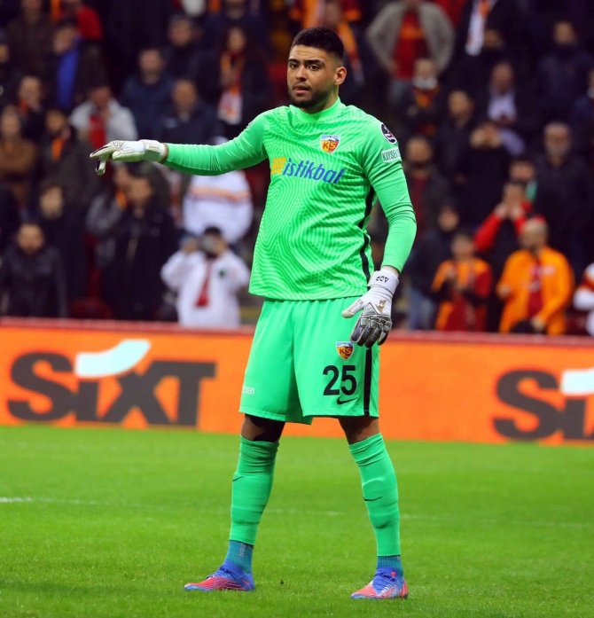 Bilal Bayazit, Ligde İlk Kez Forma Giydi