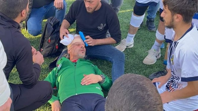 Mardin 1. Amatörde Futbolcu Teknik Direktöre Taşla Saldırdı