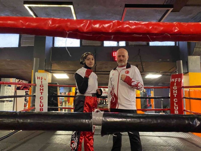 Kick Boks Türkiye Şampiyonu Oldu, Başarısını Kanser Olan Babasına Armağan Etti