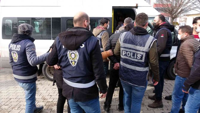 Yozgat Merkezli 13 İlde “Silgeç” Operasyonu: Aralarında Kamu Görevlilerinin De Olduğu 61 Kişi Gözaltına Alındı