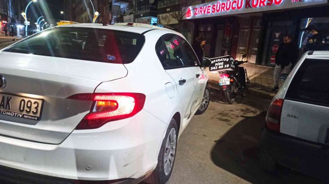 Otomobille Çarpan Motosiklet Sürücüsü Yaralandı