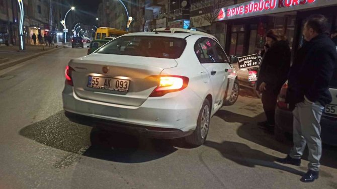 Otomobille Çarpan Motosiklet Sürücüsü Yaralandı