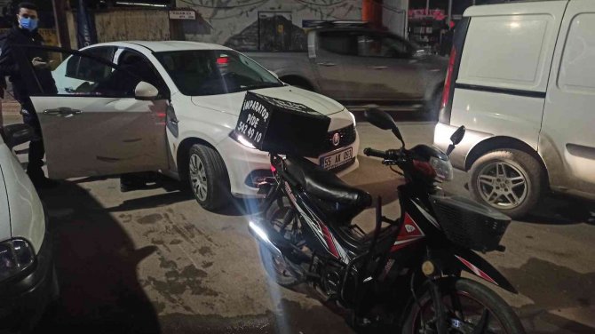 Otomobille Çarpan Motosiklet Sürücüsü Yaralandı
