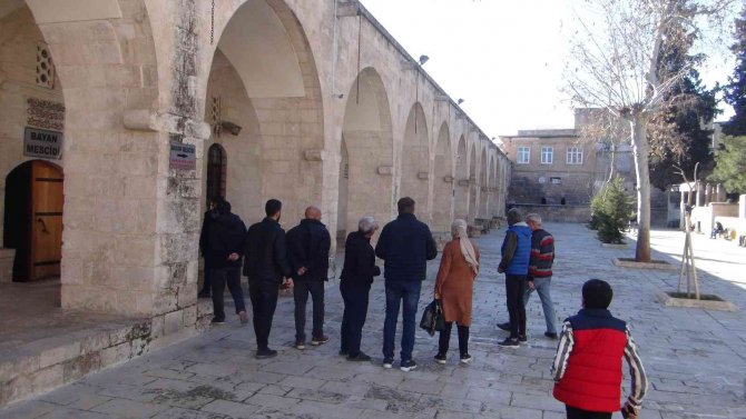 Şanlıurfa’da Hırsızlar Tarihi Caminin Klima Motorlarını Çaldı