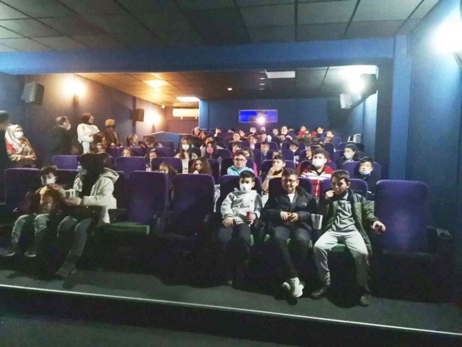 Simav’da Öğrenciler, “İ̇yi Ki Varsın Eren” Filmini İzledi