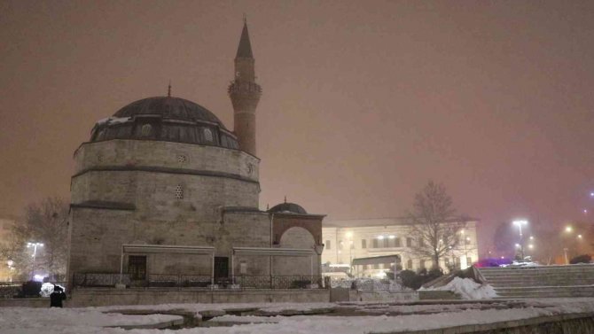 Tarihi Kent Meydanı Çöken Sisle Açık Hava Müzesine Dönüştü