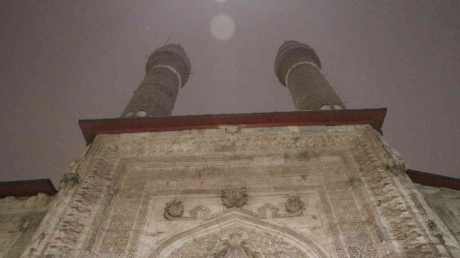 Tarihi Kent Meydanı Çöken Sisle Açık Hava Müzesine Dönüştü