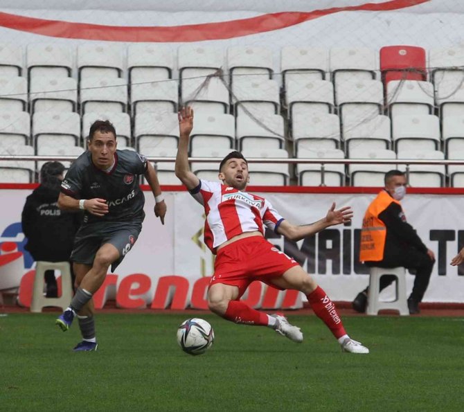 Spor Toto Süper Lig: Antalyaspor: 2 - Fatih Karagümrük: 0 (İ̇lk Yarı)