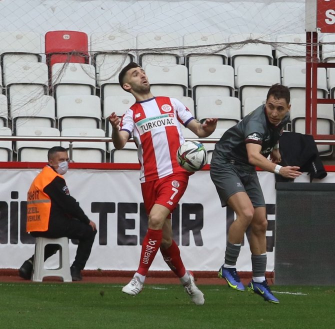 Spor Toto Süper Lig: Antalyaspor: 2 - Fatih Karagümrük: 0 (İ̇lk Yarı)