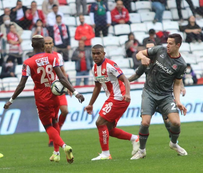 Spor Toto Süper Lig: Antalyaspor: 3 - Fatih Karagümrük: 0 (Maç Sonucu)