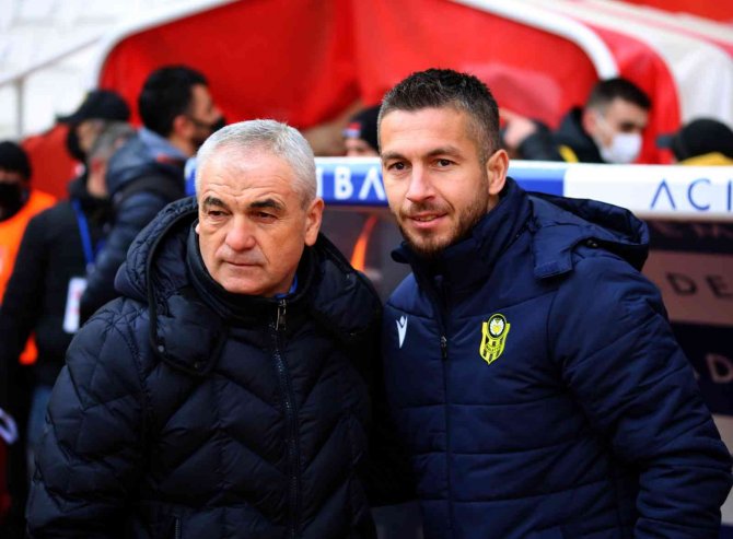 Spor Toto Süper Lig: Dg Sivasspor: 0 - Yeni Malatyaspor: 1 (İ̇lk Yarı)