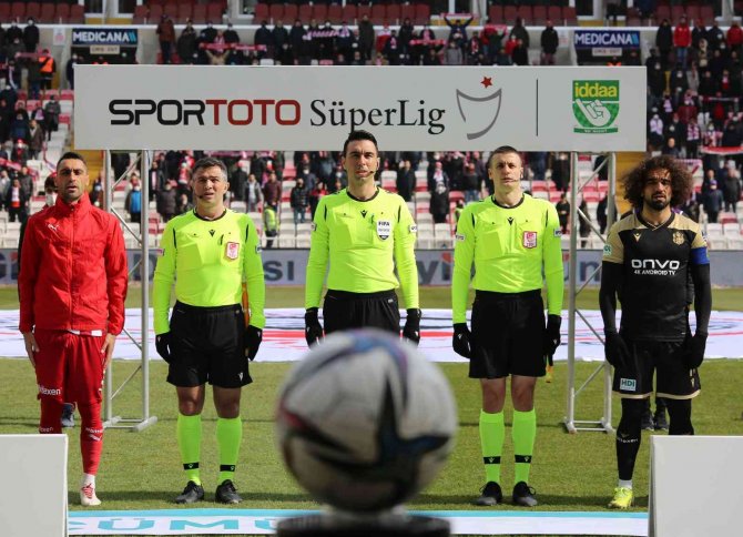 Spor Toto Süper Lig: Dg Sivasspor: 0 - Yeni Malatyaspor: 1 (İ̇lk Yarı)