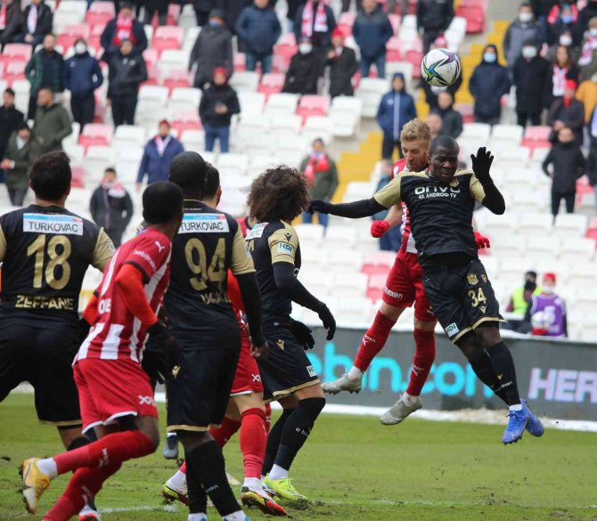 Spor Toto Süper Lig: Dg Sivasspor: 0 - Yeni Malatyaspor: 1 (İ̇lk Yarı)