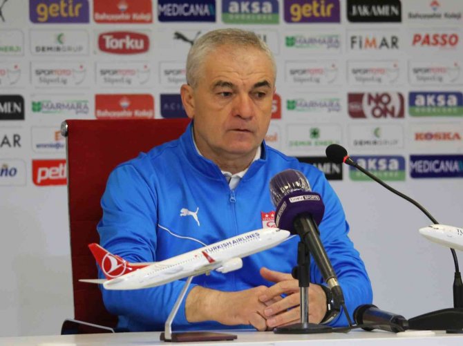 Rıza Çalımbay: "Altın Değerinde 3 Puan Kazandık"