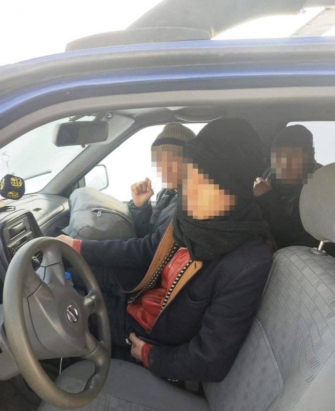 Van’da Polisten Kaçan Kamyonette 18 Kaçak Göçmen Çıktı