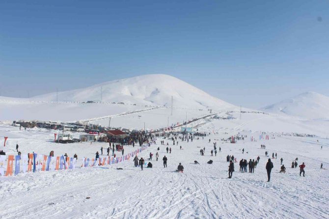 Van’da Gençlik Festivali Düzenlendi