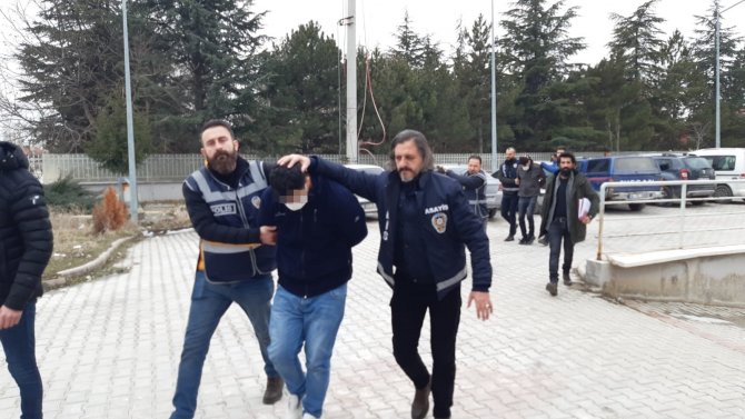 Boğazı Kesilen Kadın Cinayetinde 2 Kişi Tutuklandı
