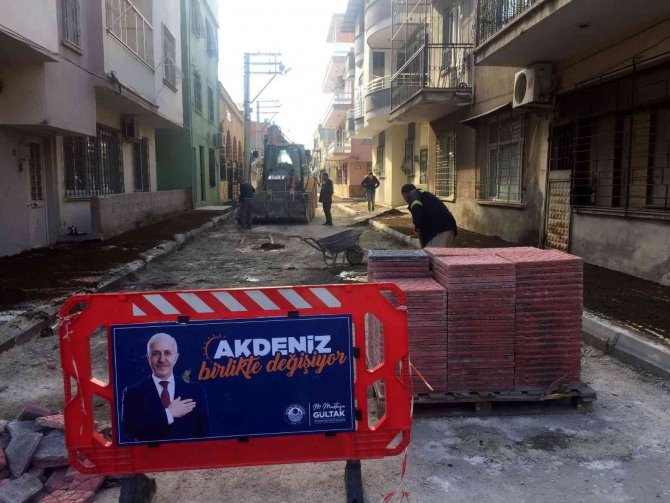 Akdeniz’de Yol Ve Kaldırım Çalışmaları Aralıksız Sürüyor