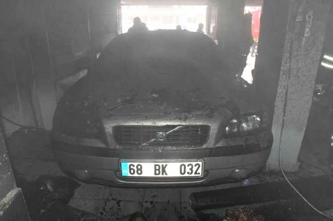 Döşemecide Çıkan Yangında Otomobil Yanmaktan Son Anda Kurtarıldı