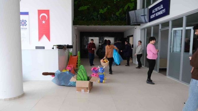 Altıeylül’de Gezgin Çocuk Tiyatrosu Sahne Alıyor