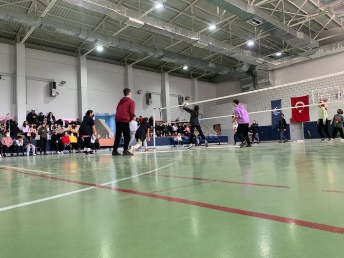 Altındağ’da Altın Smaç Aile Gençlik Voleybol Turnuvası’na Yoğun İlgi