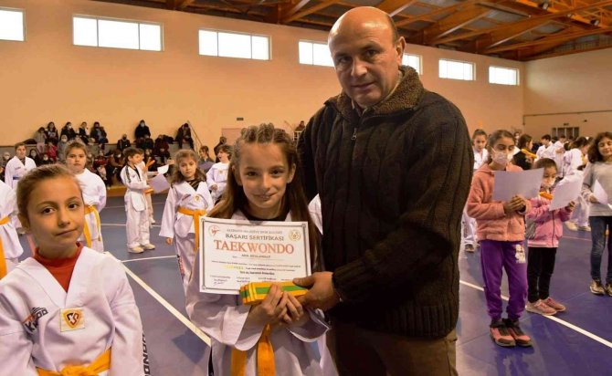 Altınovalı Tekvandocular Kuşak Atladı