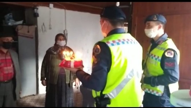 Jandarma, 14 Şubat’ta Şehitlikleri Ziyaret Etti