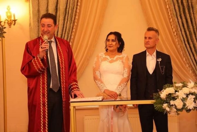Bandırma Belediye Başkanı Tosun’dan Sevgililer Günü Sürprizi