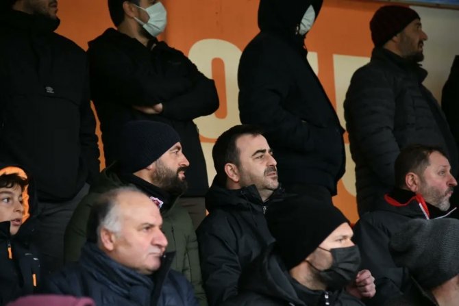 Başkan Özlü’den Takımlara Tribünden Destek