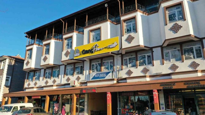 Gençhane’de Ebru Atölyesi