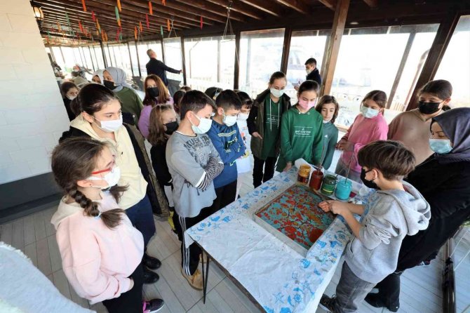 Gençhane’de Ebru Atölyesi