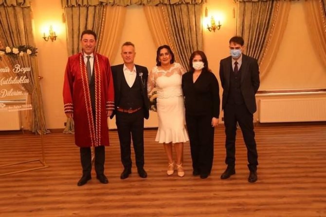Bandırma Belediye Başkanı Tosun’dan Sevgililer Günü Sürprizi