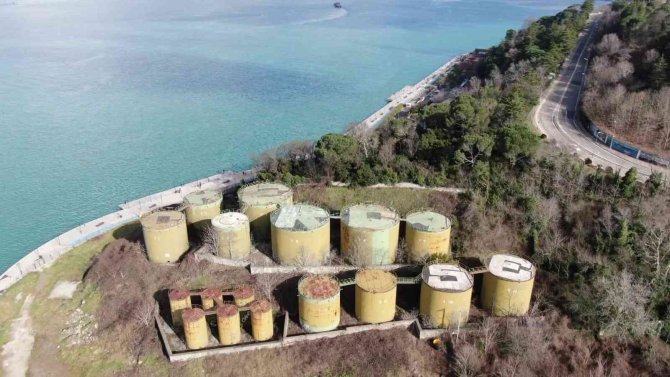 Beykoz’da Yapımı 1950’li Yılına Dayanan Petrol Dolum Tesisi Çürümeye Yüz Tuttu