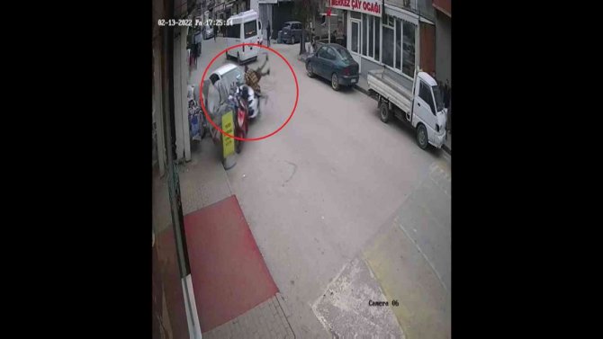 Bursa’da Acemi Sürücü Yayaların Arasına Böyle Daldı: 4 Yaralı