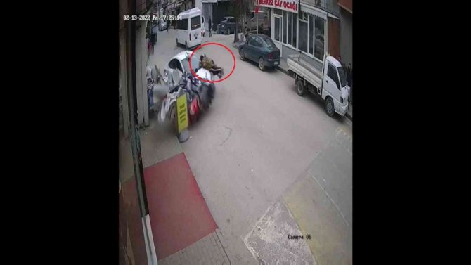 Bursa’da Acemi Sürücü Yayaların Arasına Böyle Daldı: 4 Yaralı