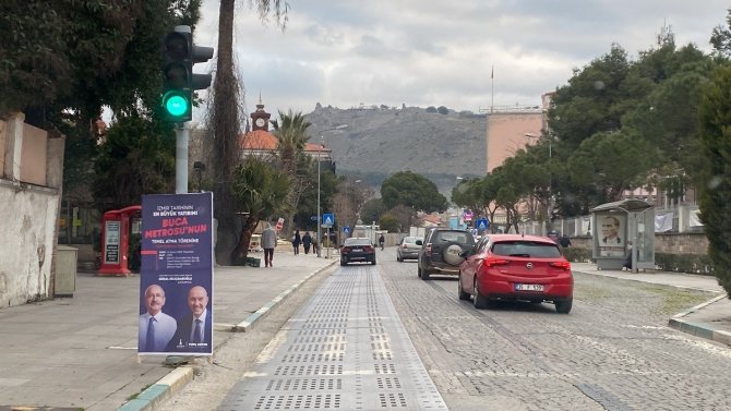 Bergama’da Metro Afişlerinin Toplatıldığı İddiasına Açıklama: “Afişler Kondukları Yerde Duruyor”