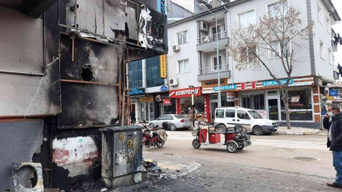 İ̇ş Yerinde Çıkan Yangın Maddi Hasara Neden Oldu