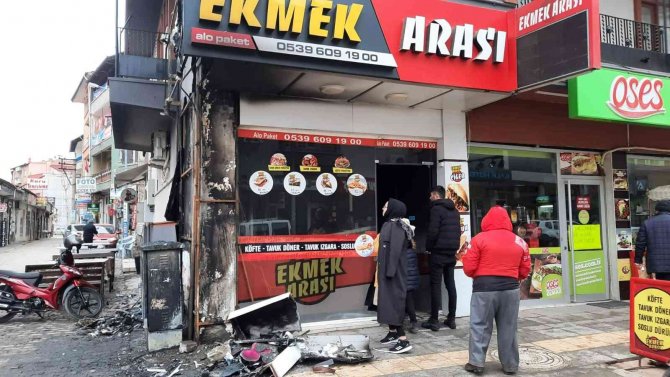 İ̇ş Yerinde Çıkan Yangın Maddi Hasara Neden Oldu