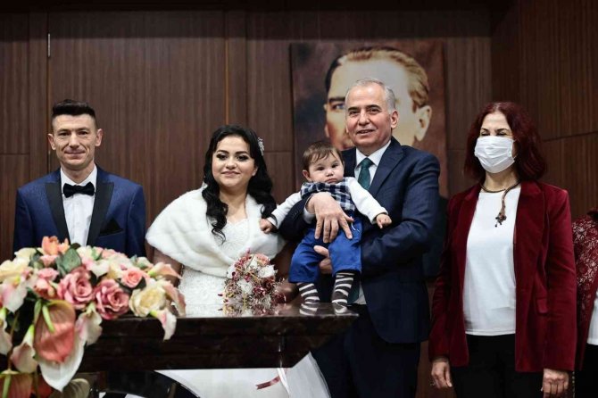 Sevgi Eli’nden Genç Çifte 14 Şubat Sürprizi