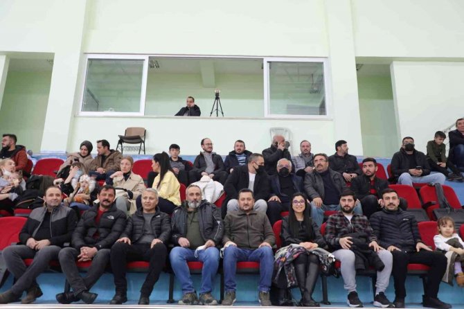 Galibiyeti Başkana Armağan Ettiler