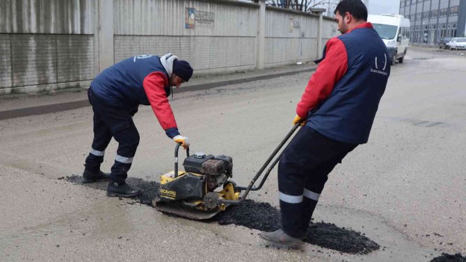 Kardan Zarar Gören Yollar Onarılıyor