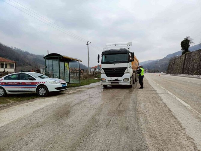 Yük Ve Yolcu Taşıyan Araca 32 Araca 22 Bin 900 Lira Ceza