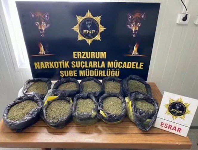 İ̇zne Çıkan Uzman Çavuş Valiz İçine Sakladığı 10 Kilo 50 Gram Uyuşturucu Maddesi İle Yakalandı