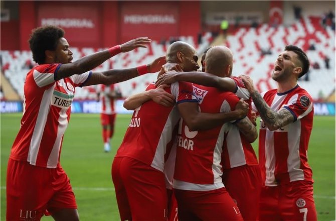 Antalyaspor, 8 Hafta Sonra 3 Puan Hasretine Son Verdi